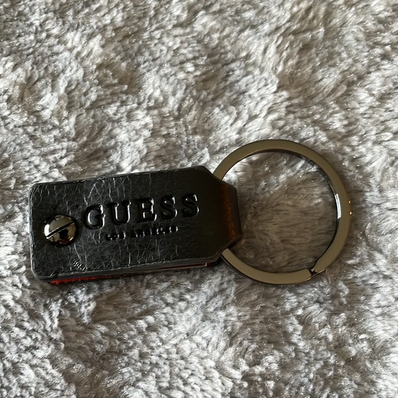 Guess keychain - Picture 6 of 6